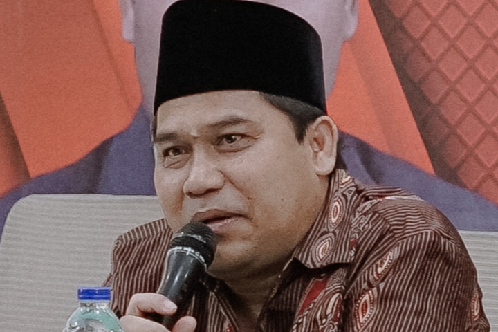PROF. DR. KH. NAWAWI, M. AG., CM.: GURU BESAR ILMU HUKUM ISLAM UIS BERIKAN KULIAH TAMU MODERASI HUKUM ISLAM DI FAKULTAS SYARIAH IAIN MADURA.
