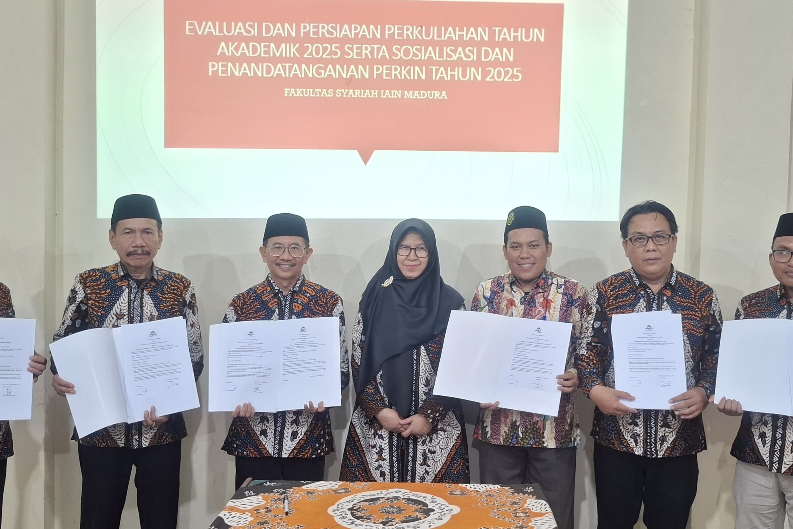 EVALUASI, PERSIAPAN PERKULIAHAN DAN SOSIALISASI SERTA PENANDA TANGANAN TURUNAN PERKIN DEKAN TAHUN 2025